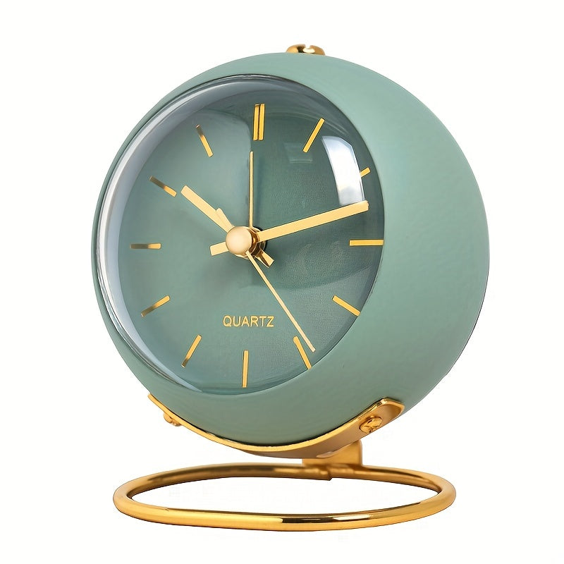Analoge tafelklok met lichtgevende wijzers – Scandinavisch design