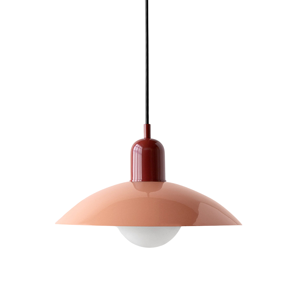 Metalen hanglamp met platte kap in Scandinavische stijl