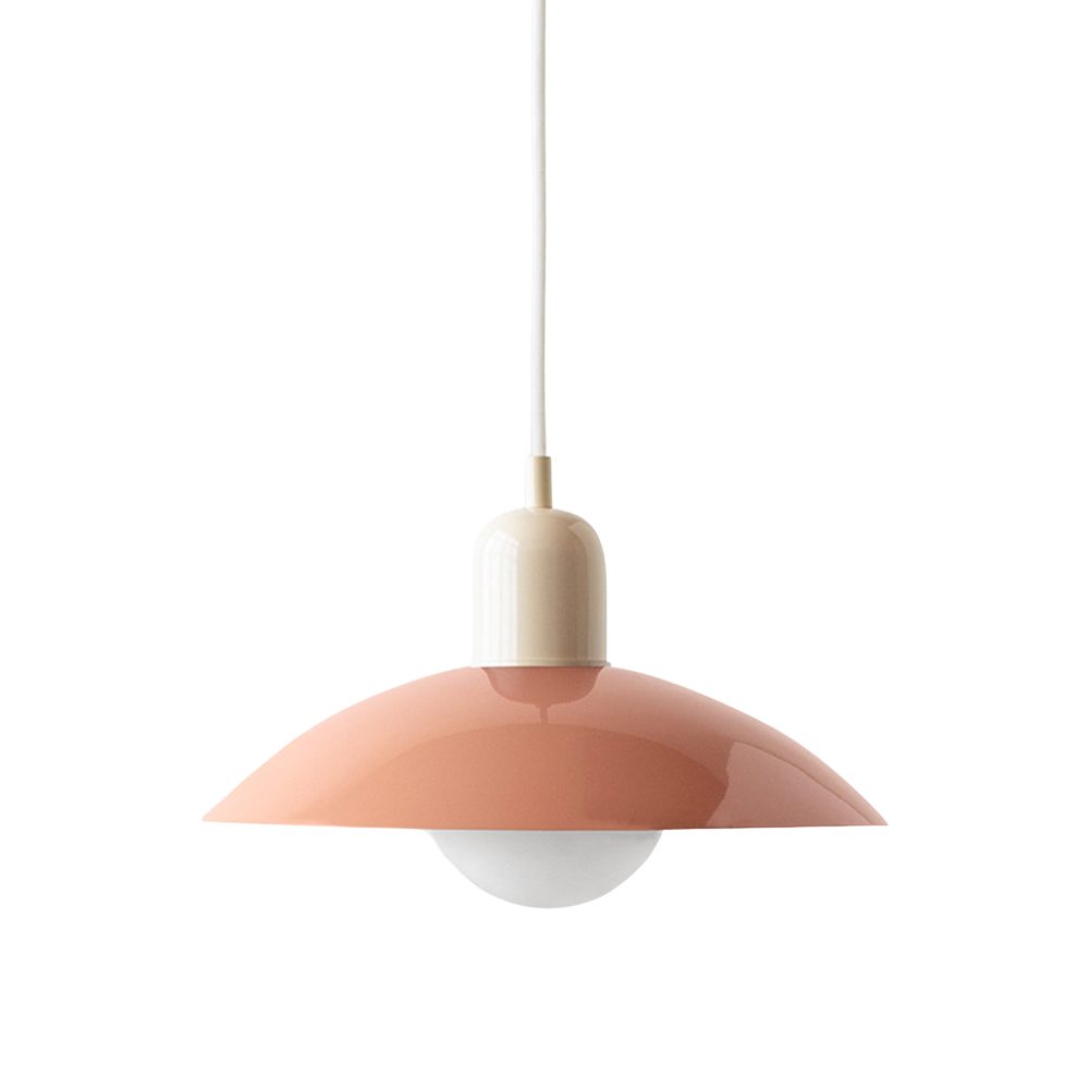 Metalen hanglamp met platte kap in Scandinavische stijl