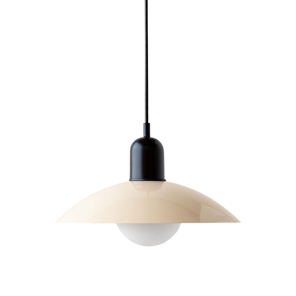 Metalen hanglamp met platte kap in Scandinavische stijl