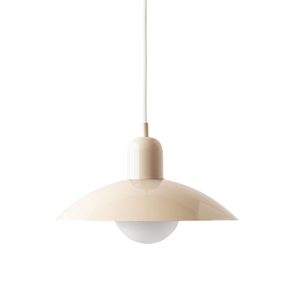 Metalen hanglamp met platte kap in Scandinavische stijl