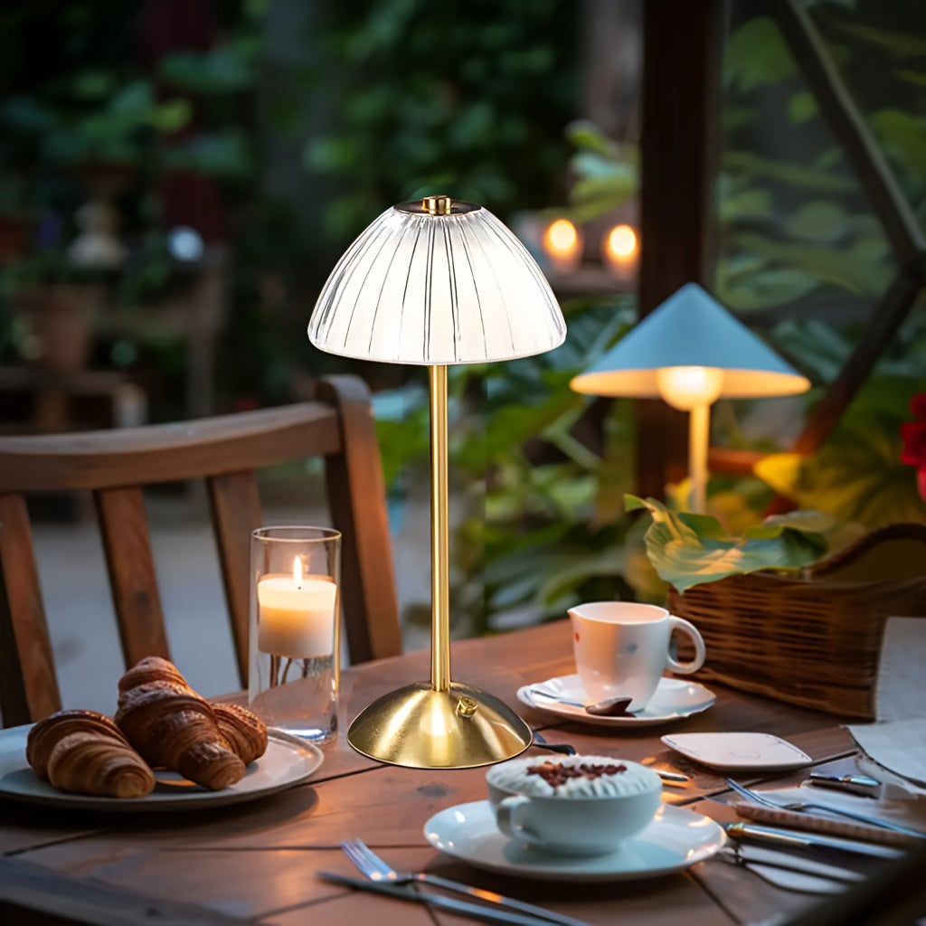 Dimbare LED tafellamp met kristallen kap – sfeerverlichting binnen