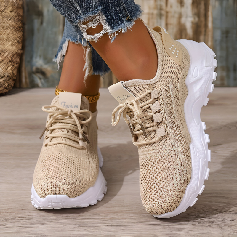 Sneakers met ondersteunend voetbed en brede teenruimte