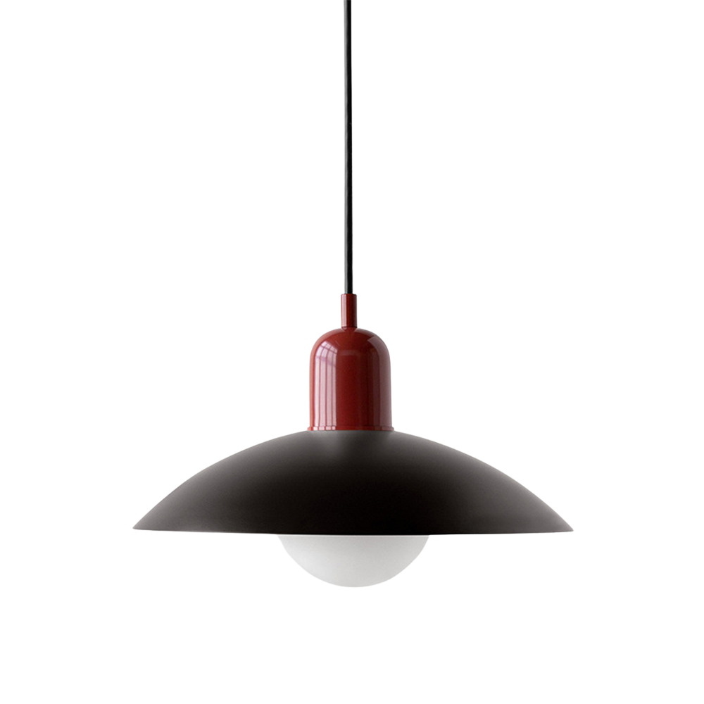 Metalen hanglamp met platte kap in Scandinavische stijl