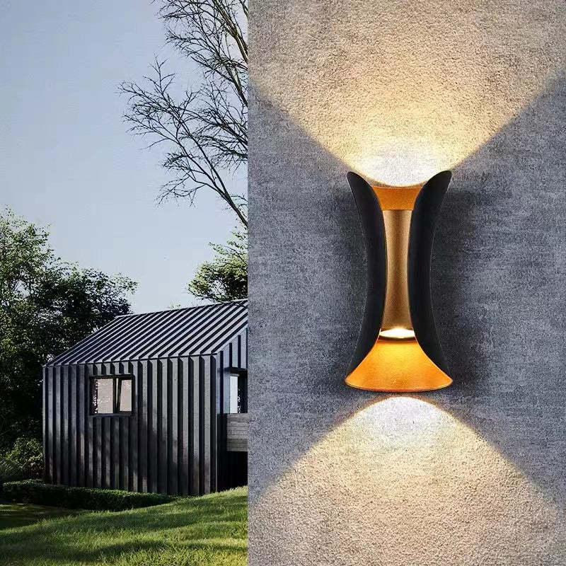 Gebogen LED buitenwandlamp van metaal – Modern en weerbestendig