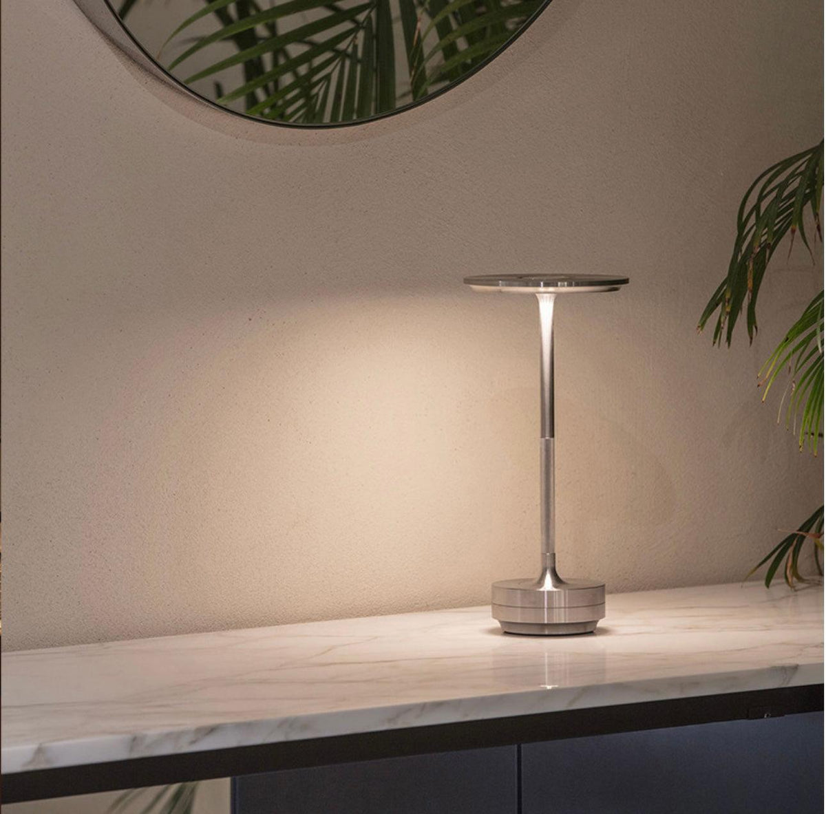Draadloze LED-tafellamp met touch-dimmer van aluminium IP44