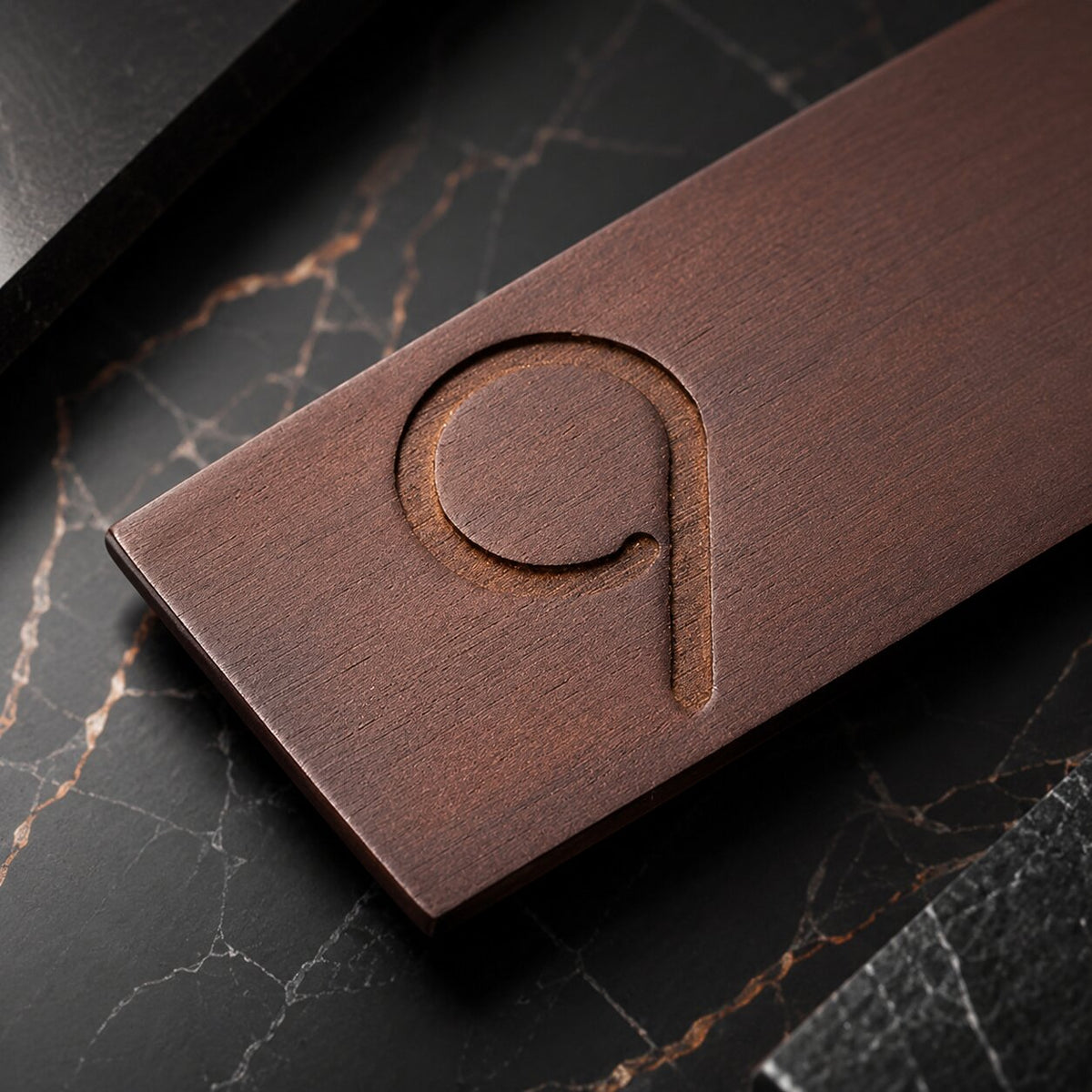 Wandklok walnootnout en edelstaal – minimalistisch design