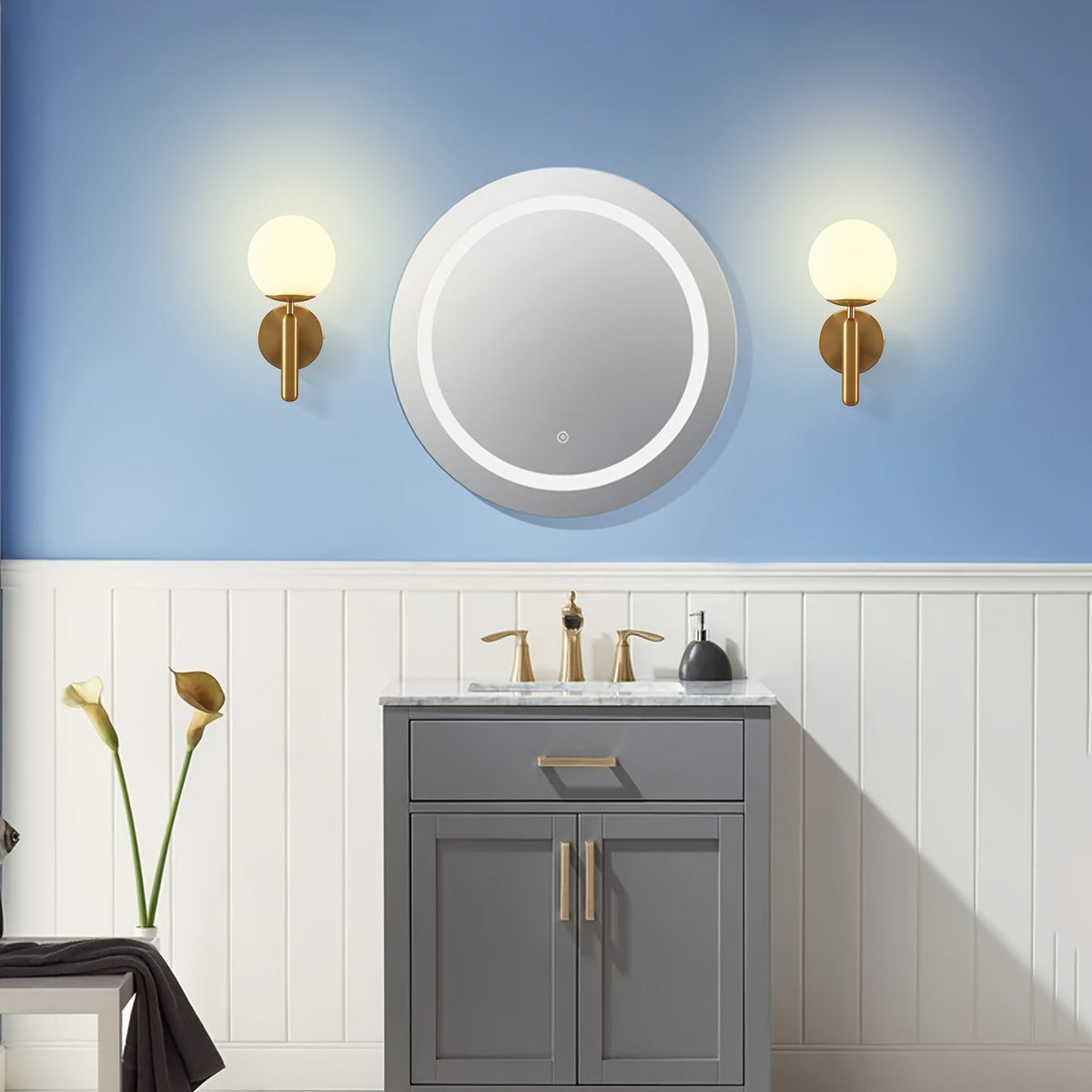 Glazen wandlamp met bolvorm voor een elegante sfeer