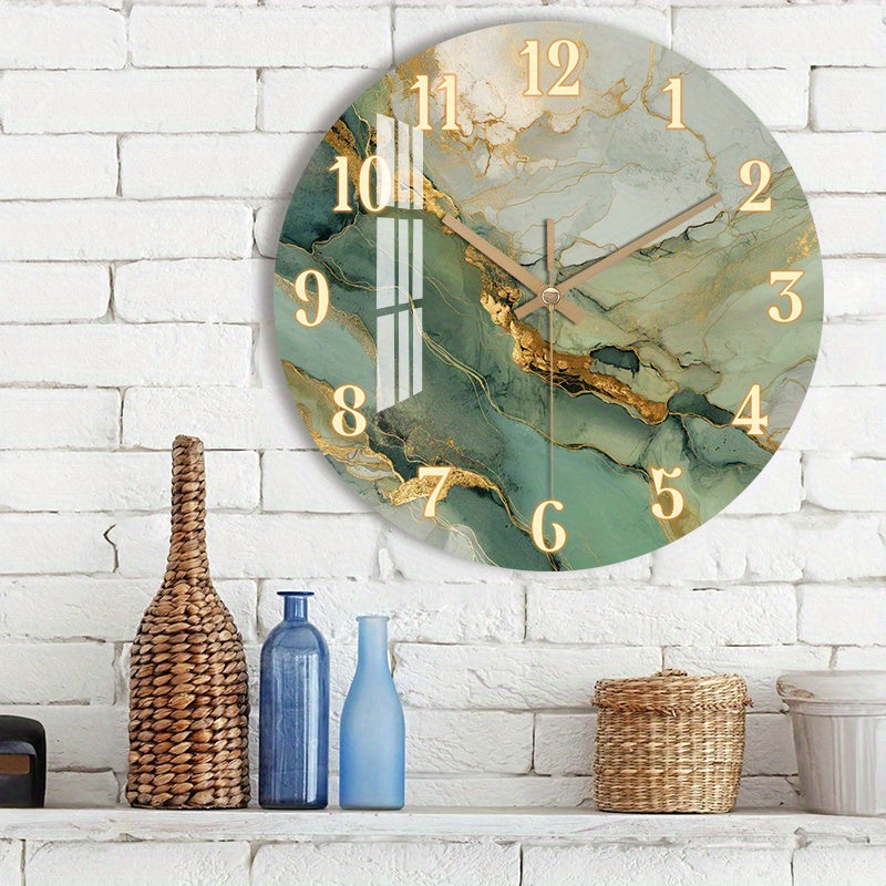 Ronde houten wandklok met stil uurwerk en marmermotief