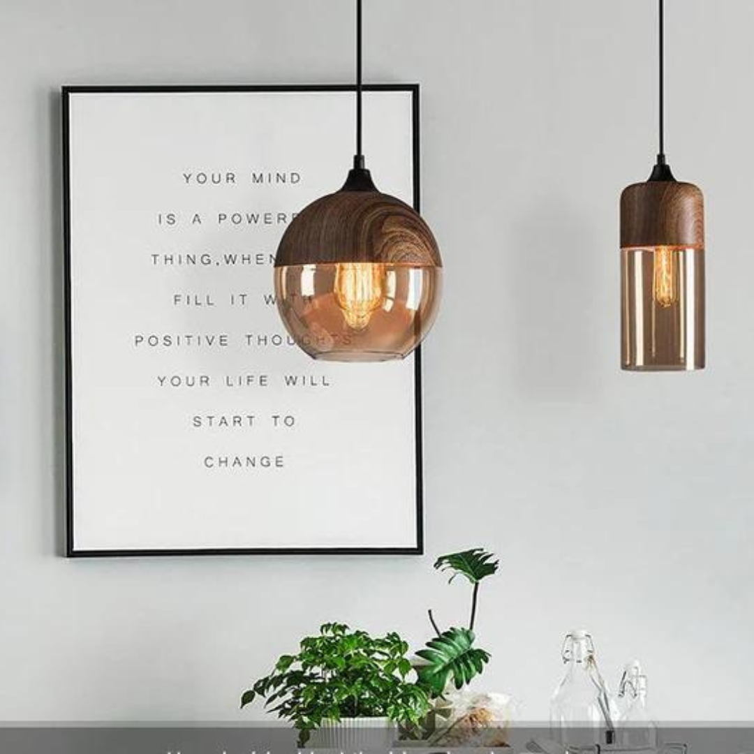 Scandinavische hanglamp van metaal en glas met houtlook