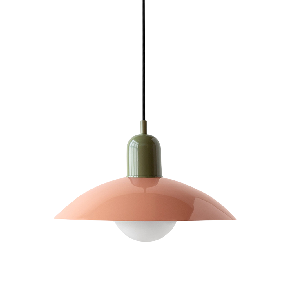 Metalen hanglamp met platte kap in Scandinavische stijl