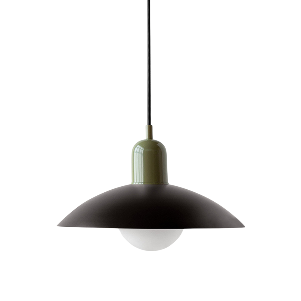 Metalen hanglamp met platte kap in Scandinavische stijl