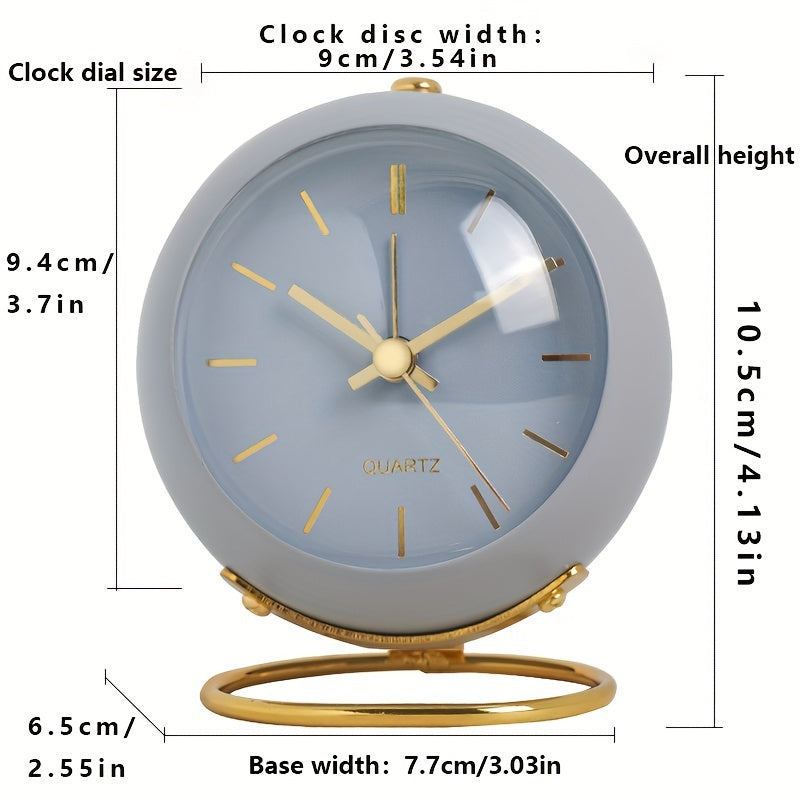Analoge tafelklok met lichtgevende wijzers – Scandinavisch design