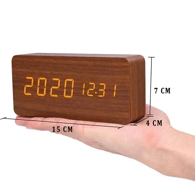 Digitale LED-wekker met houtlook en temperatuurweergave