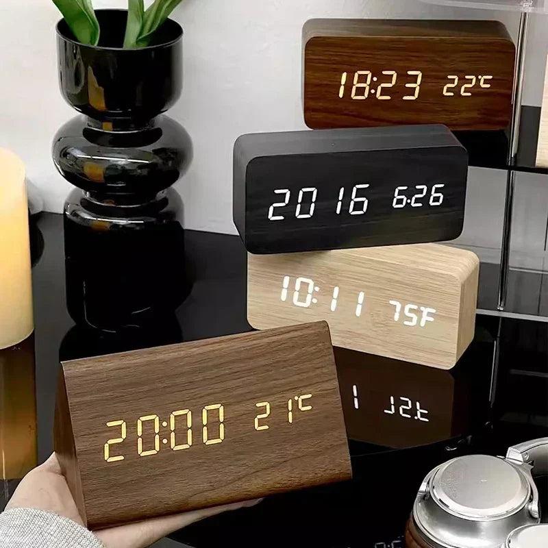 Digitale LED-wekker met houtlook en temperatuurweergave