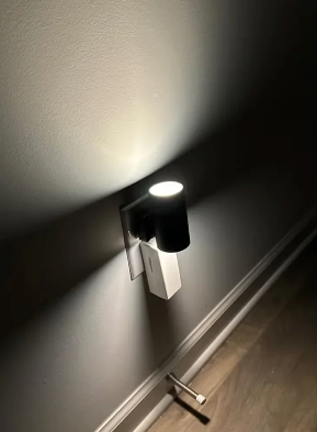 Insteek LED wandlamp met dag-nachtsensor – dimbaar warm wit licht