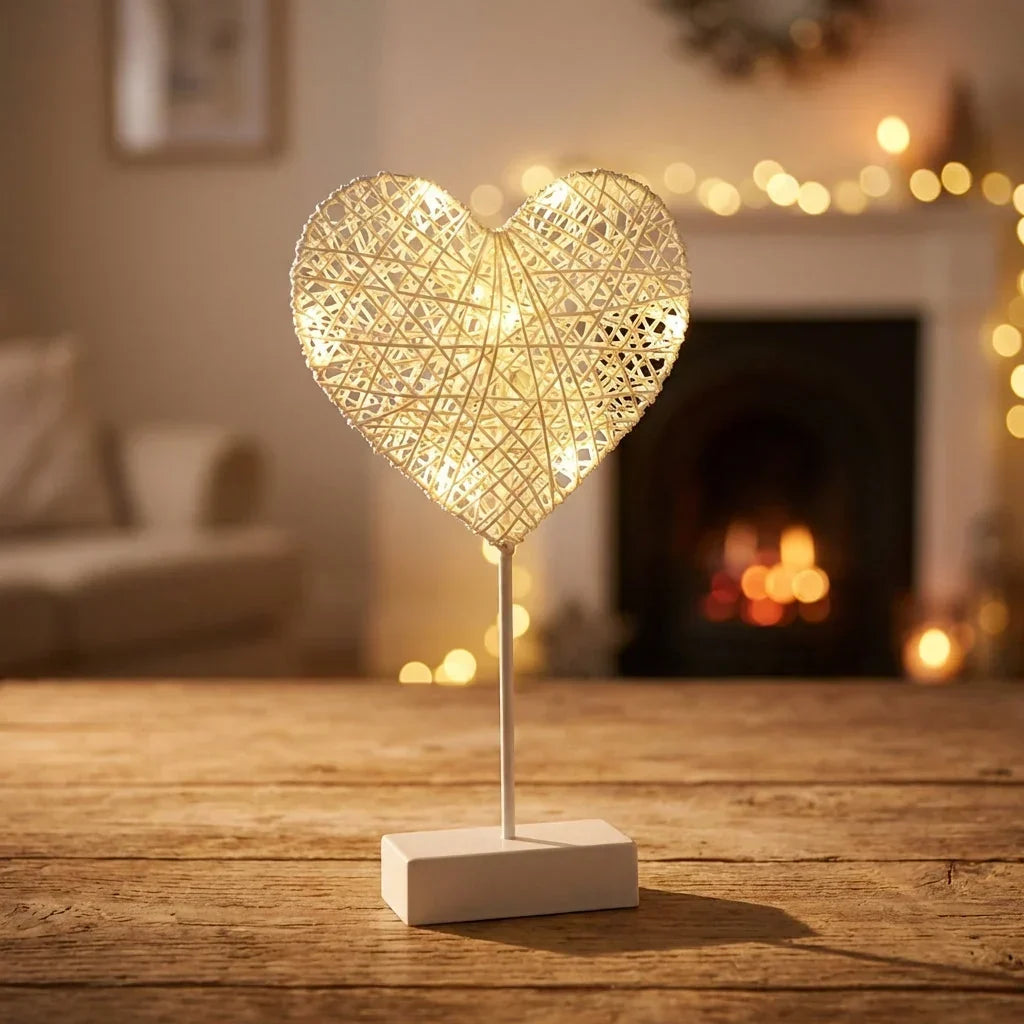 Decoratieve tafellamp van rotan en koperdraad – draadloos