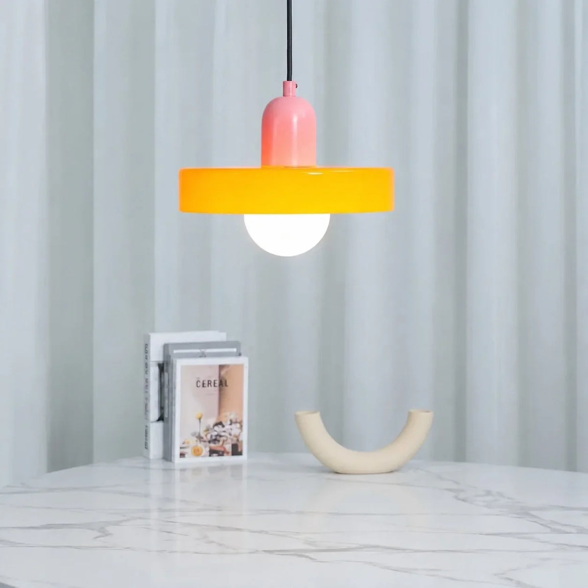 Glazen hanglamp met bolkap – decoratieve pendellamp