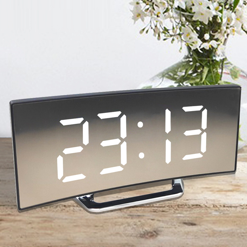 Digitale Wekker met Gebogen LED-Spiegeldisplay en Crescendo-Alarm