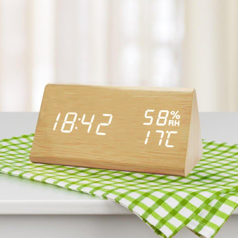 Digitale klok met houtlook, temperatuurweergave en dimbaar display