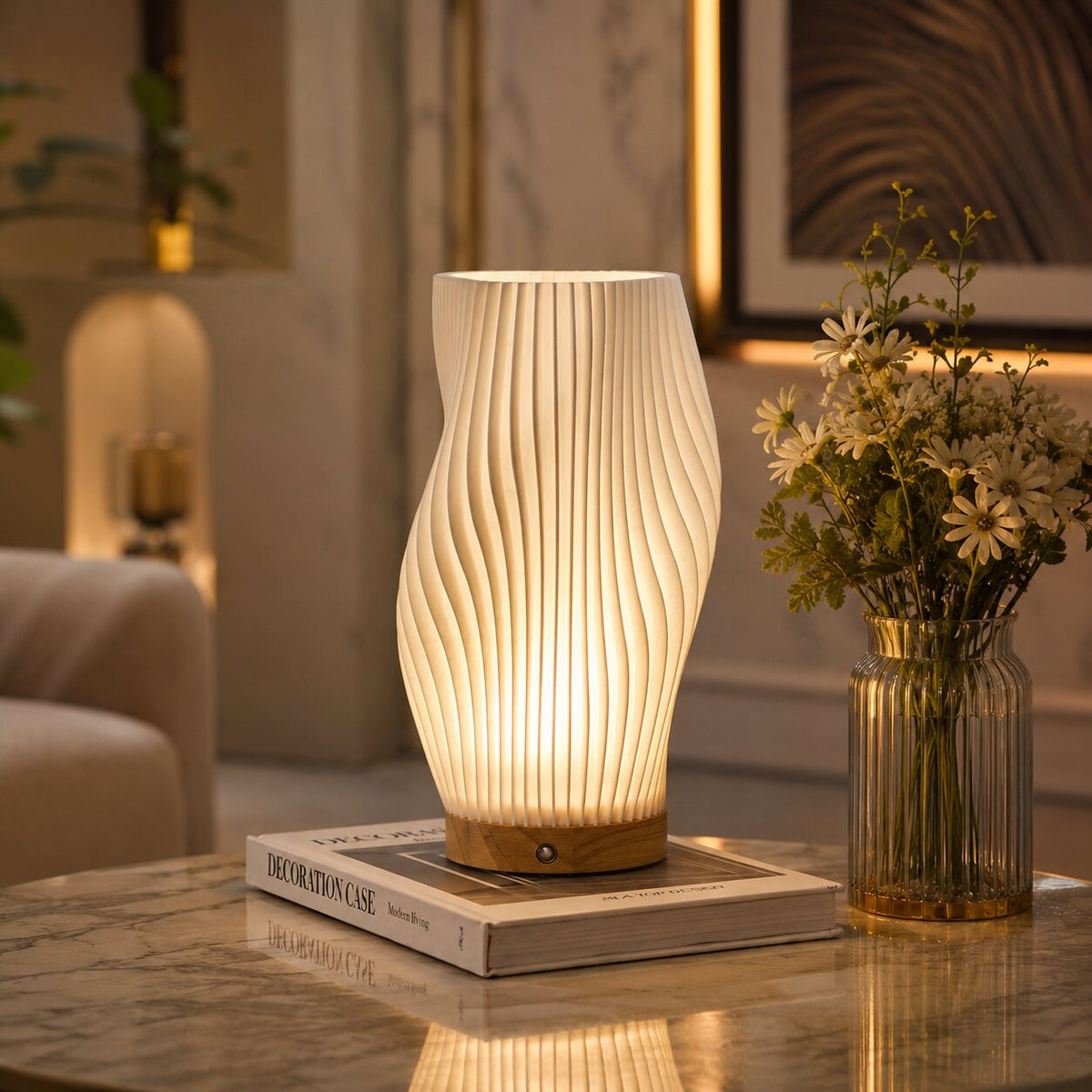 LED tafellamp met sculpturale structuur en licht-schaduweffect