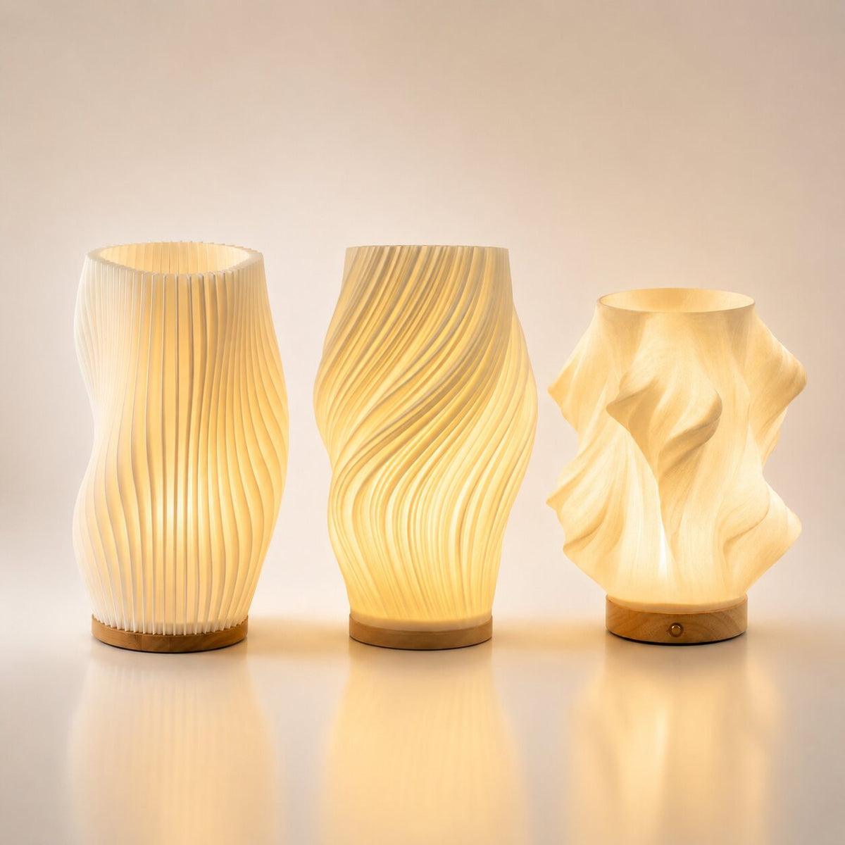 LED tafellamp met sculpturale structuur en licht-schaduweffect