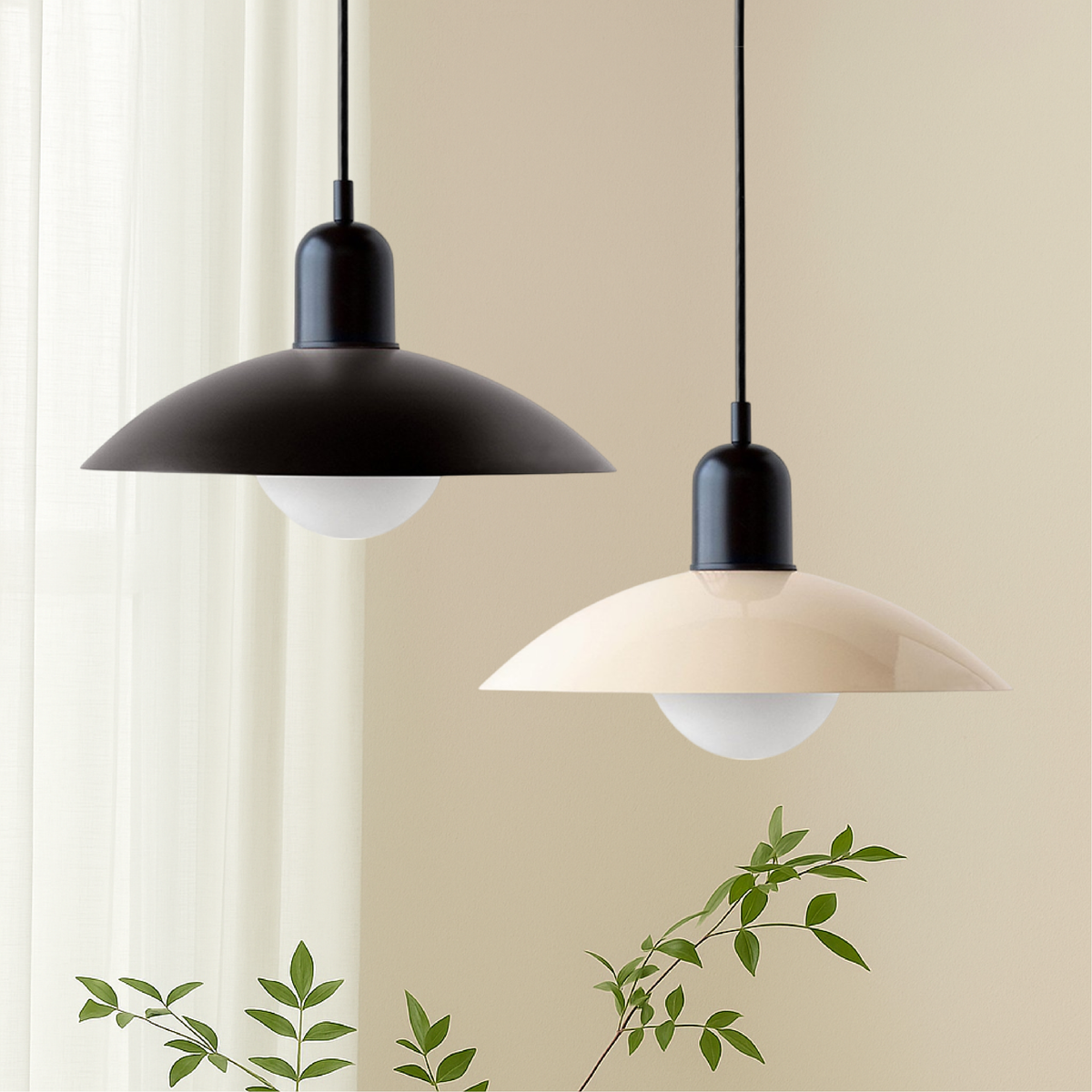 Metalen hanglamp met platte kap in Scandinavische stijl