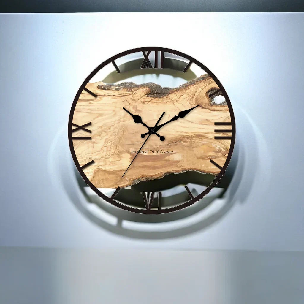 Transparante wandklok met stil uurwerk en modern design