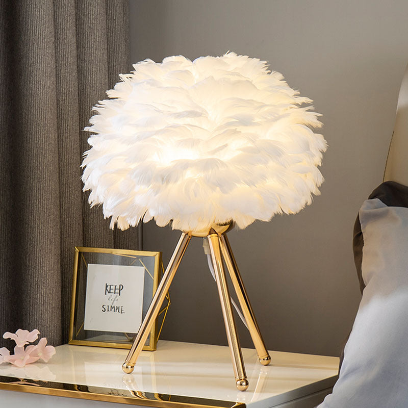 Veer-Tafellamp met Gouden Accenten – Elegante Decoratieve Lamp