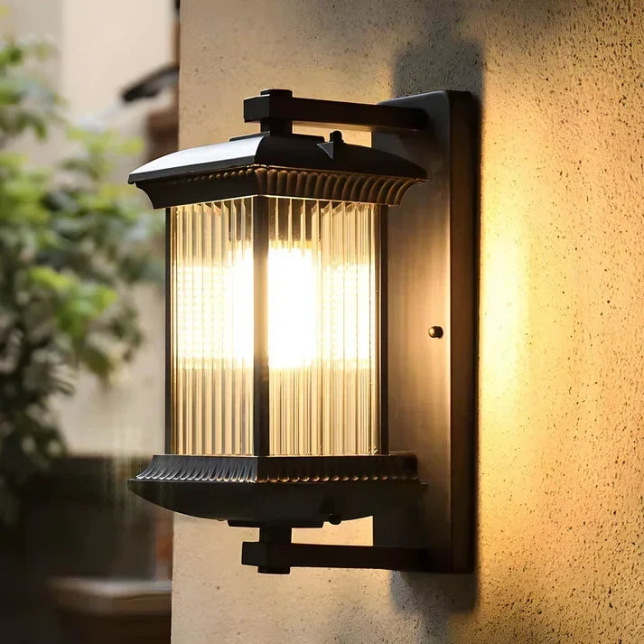 Buitenlantaarn met geribbeld glas voor warmwit LED-licht