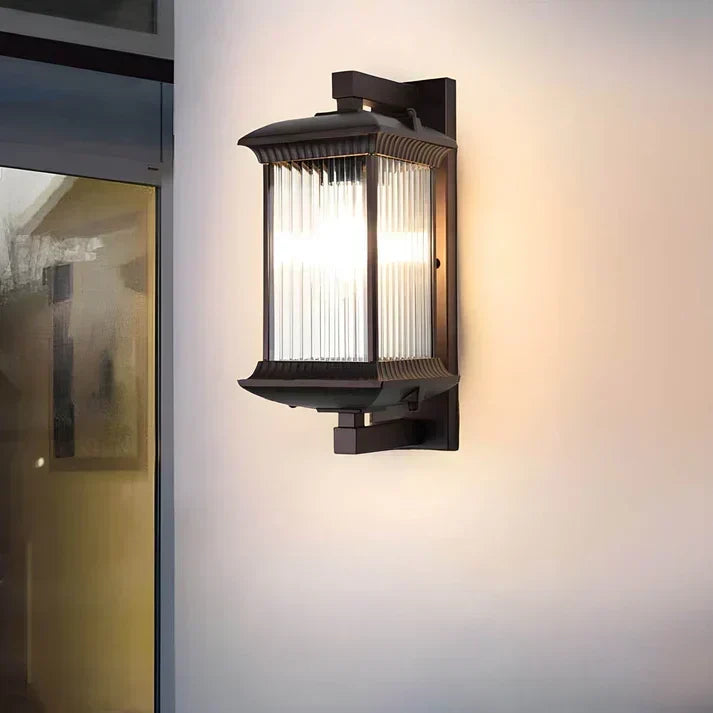 Buitenlantaarn met geribbeld glas voor warmwit LED-licht