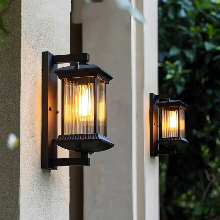 Buitenlantaarn met geribbeld glas voor warmwit LED-licht