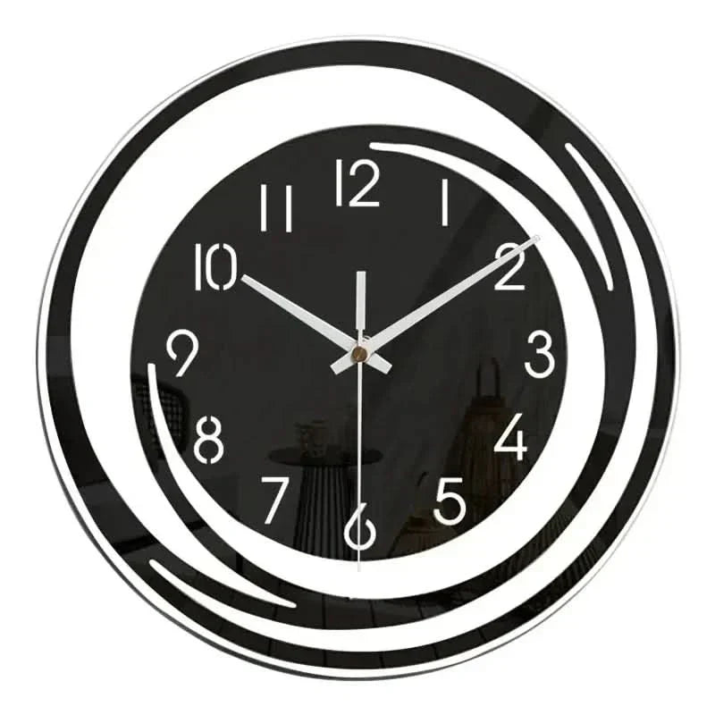 Moderne wandklok met minimalistisch ontwerp en stil uurwerk