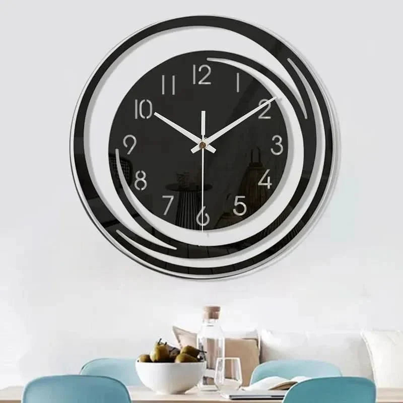 Moderne wandklok met minimalistisch ontwerp en stil uurwerk