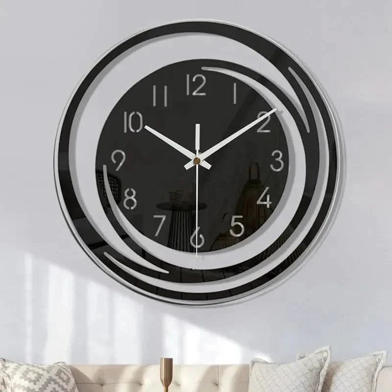 Moderne wandklok met minimalistisch ontwerp en stil uurwerk