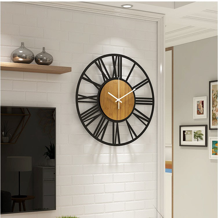 Wandklok met houtlook en geruisloos quarzuurwerk – Scandinavisch