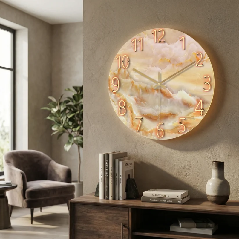Wandklok met lichtgevende cijfers – stil uurwerk en modern design