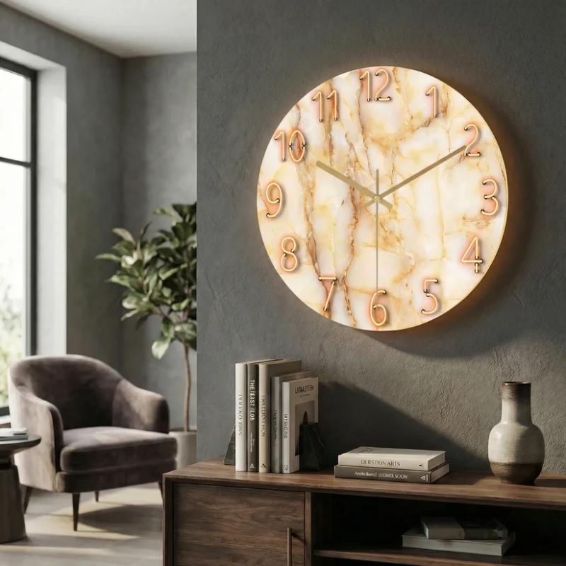 Wandklok met lichtgevende cijfers – stil uurwerk en modern design