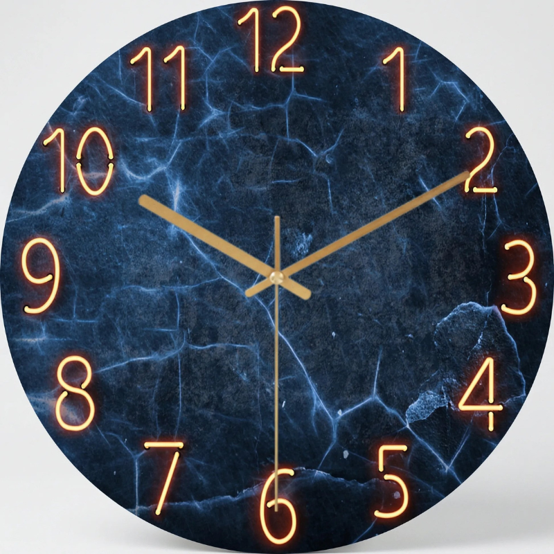 Wandklok met lichtgevende cijfers – stil uurwerk en modern design
