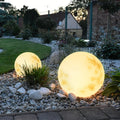 Maanvormige tuinlamp – sfeervolle buitenverlichting voor de tuin