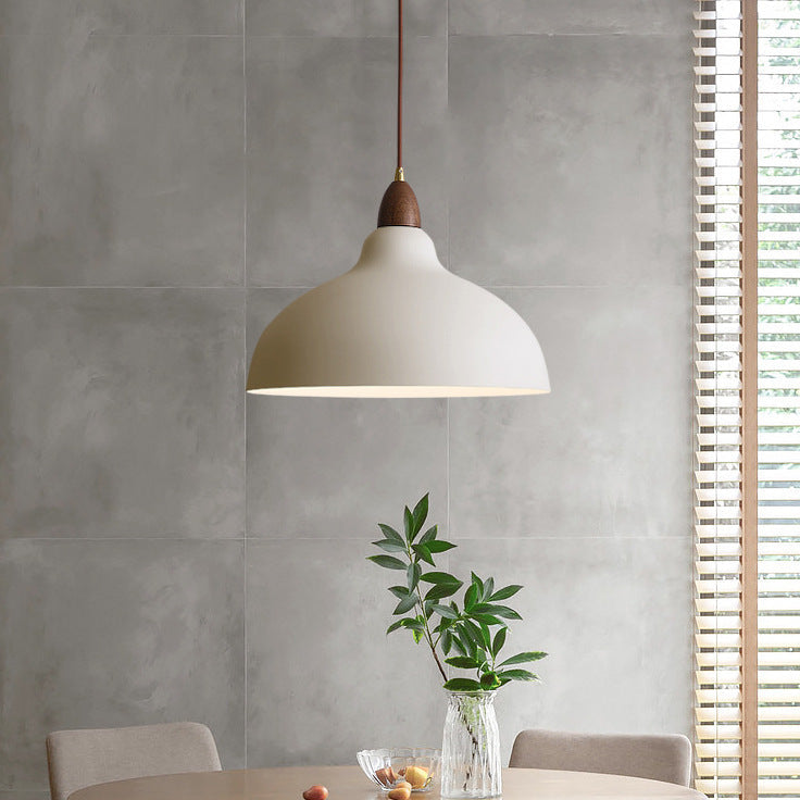 Hanglamp hout en metaal met gebogen kap – scandinavisch design