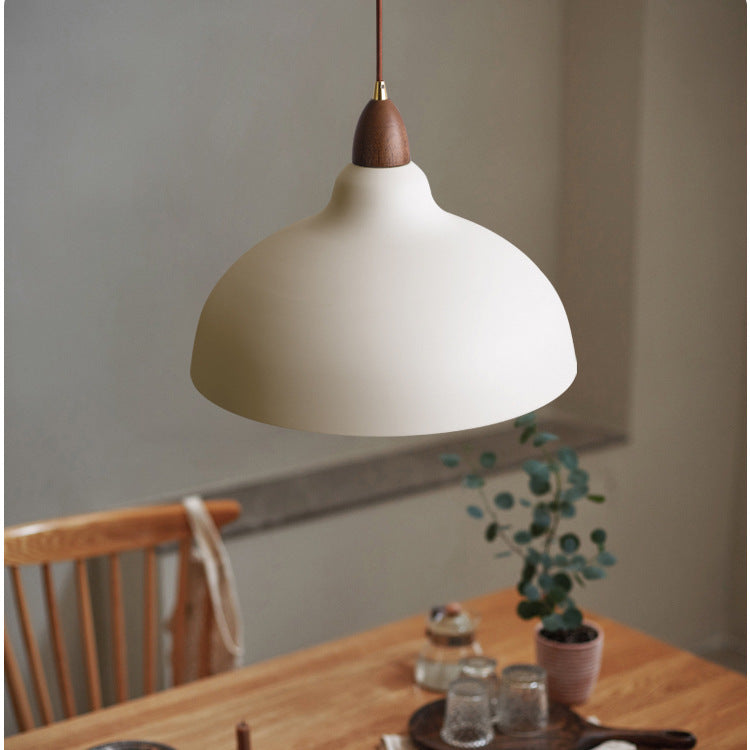 Hanglamp hout en metaal met gebogen kap – scandinavisch design
