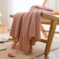 Woonplaid met grof gebreid waffelpatroon en franjeranden