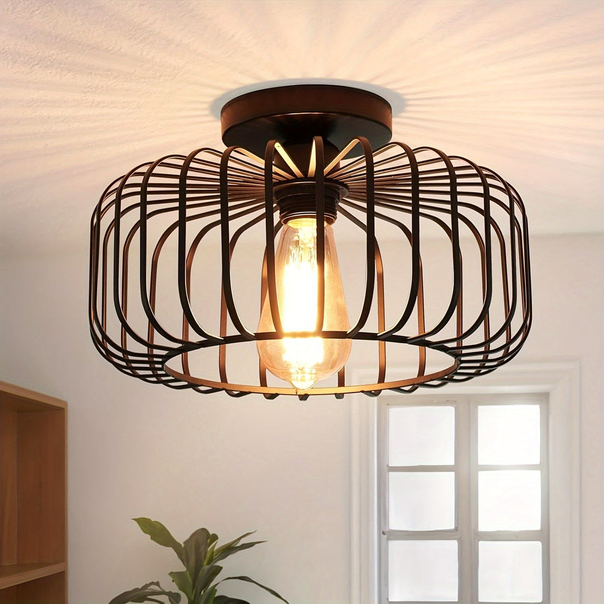 Zwarte plafondlamp met ronde metalen kap en E27-fitting