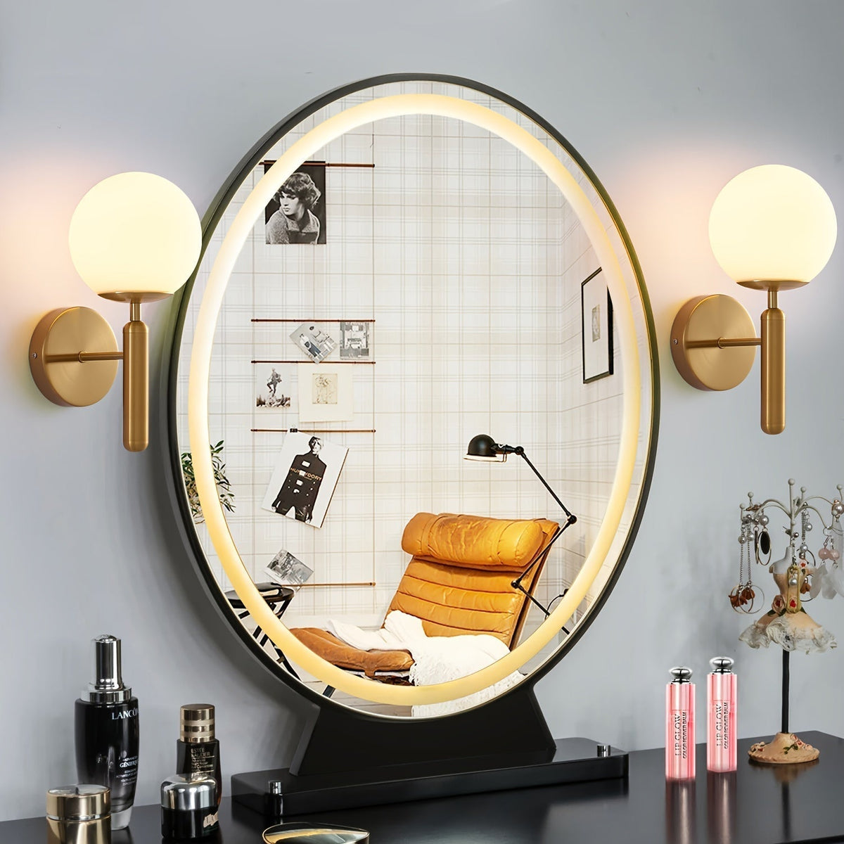 Glazen wandlamp met bolvorm voor een elegante sfeer
