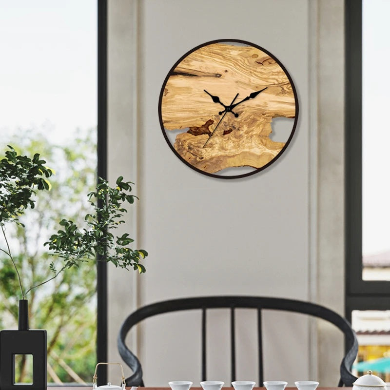 Transparante wandklok met stil uurwerk en modern design
