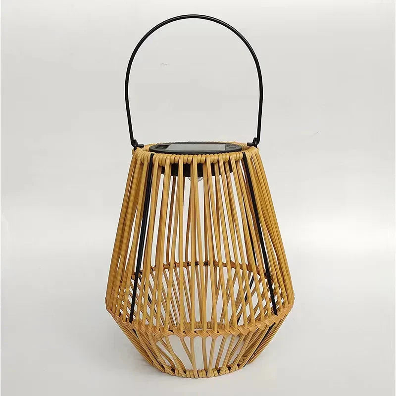 Solar Rattan Lantaarn met Schemersensor – Automatische Tuinverlichting