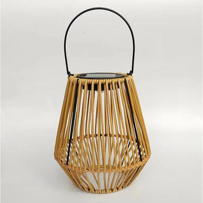 Solar Rattan Lantaarn met Schemersensor – Automatische Tuinverlichting