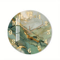 Ronde houten wandklok met stil uurwerk en marmermotief