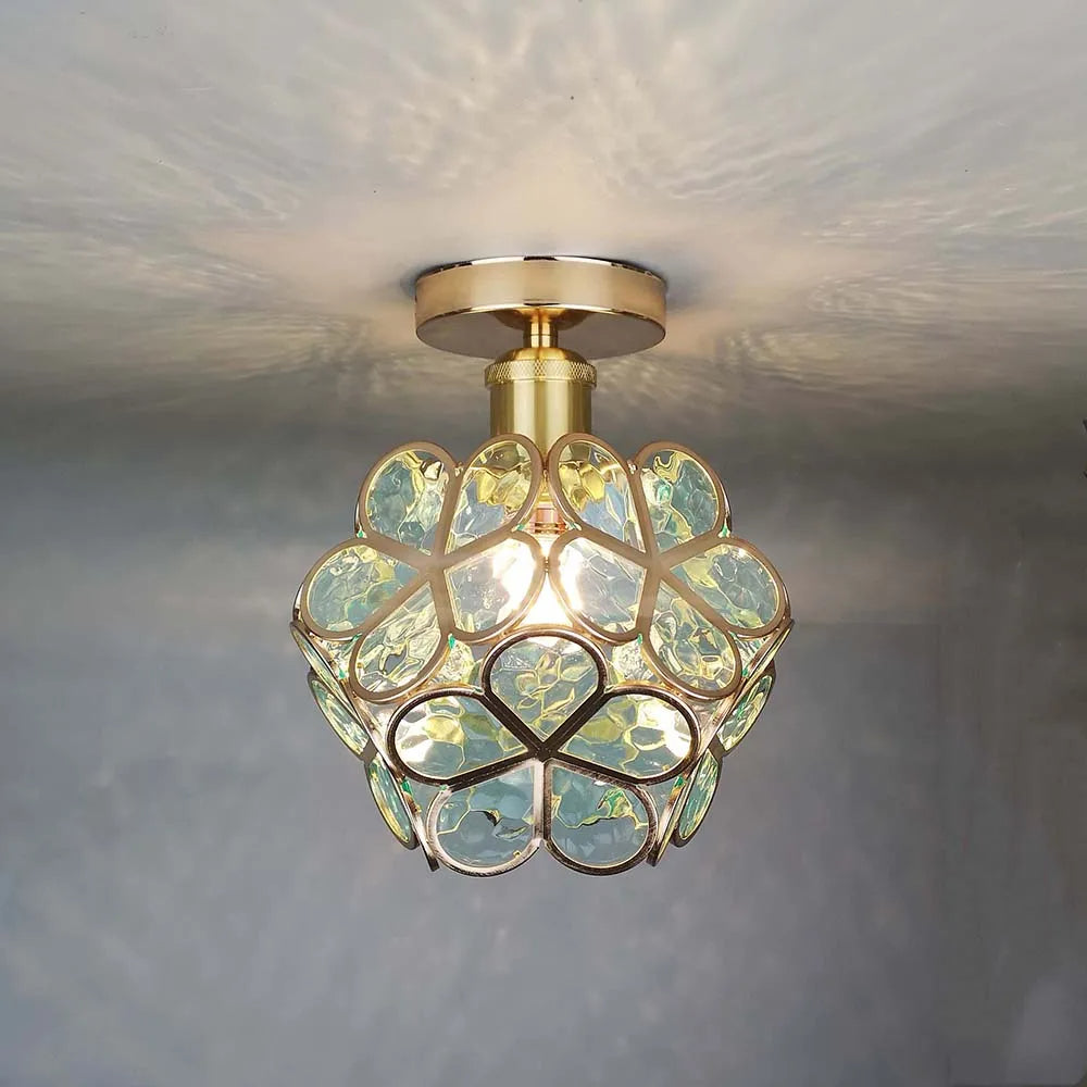 Bloemvormige plafondlamp met kristaldesign voor elegante ruimtes